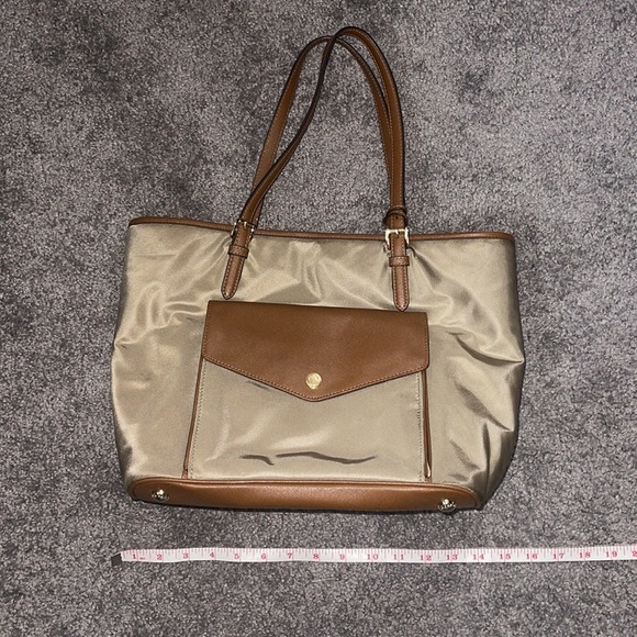 Beautiful Michael Kors purse tote bag - Picture 13 of 14